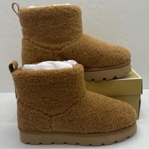 NWT Michael Kors Cozy Tan Shearling Boots